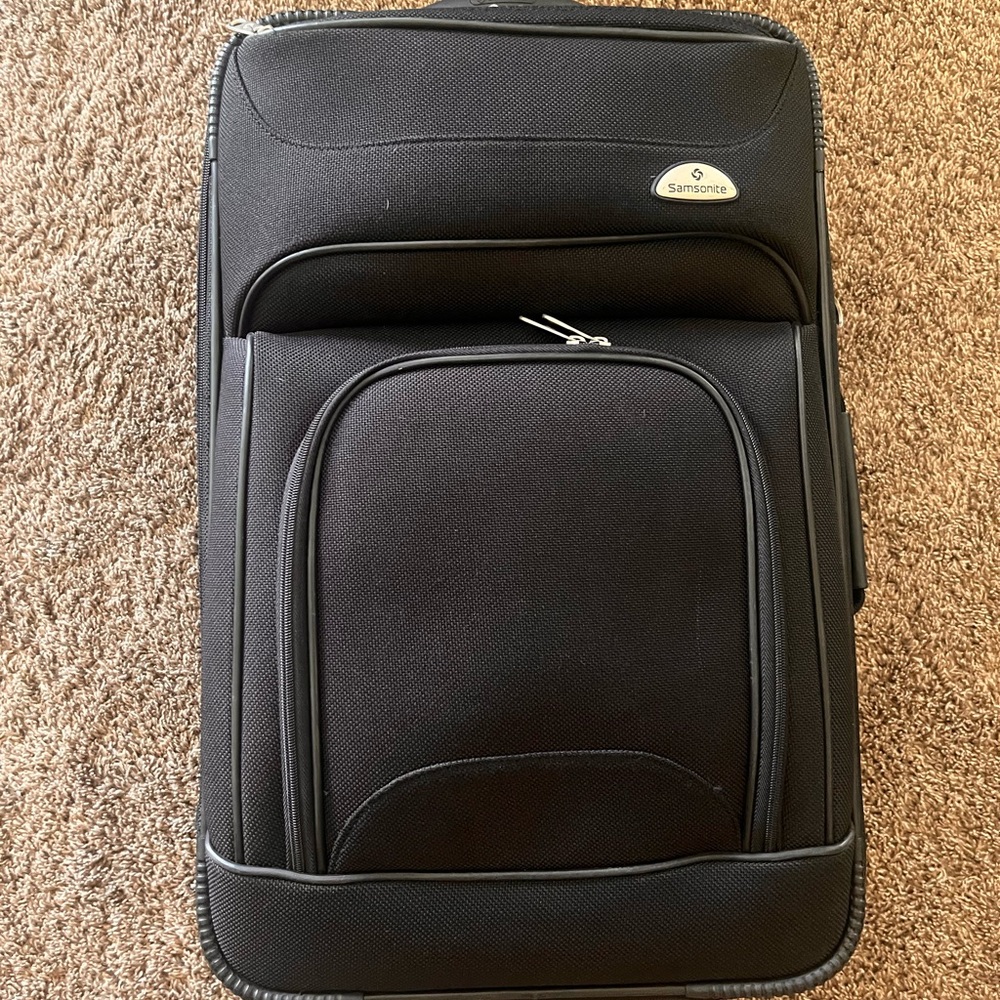 Samsonite carryon with wheels
